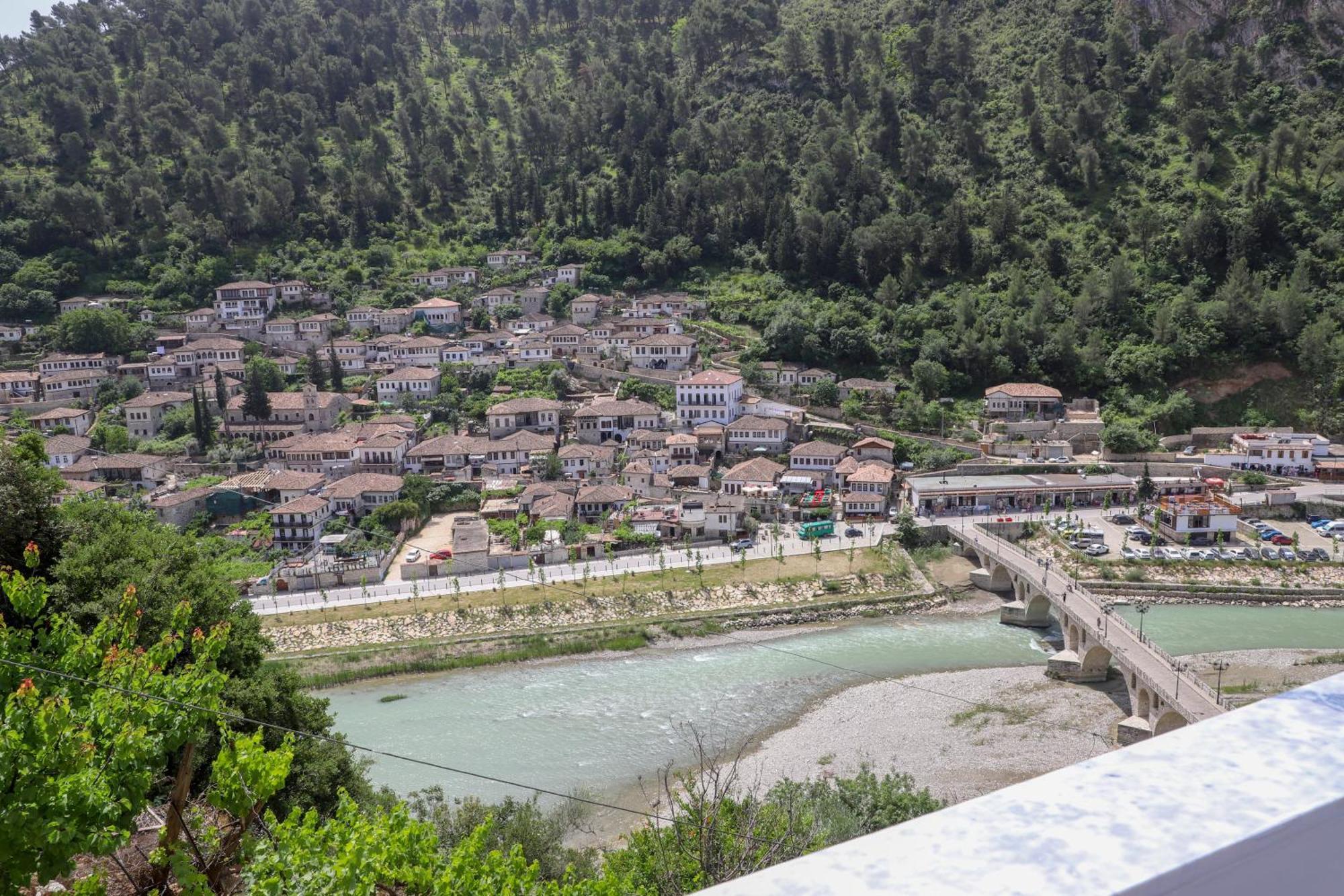 Vila Luen Berat Exterior foto